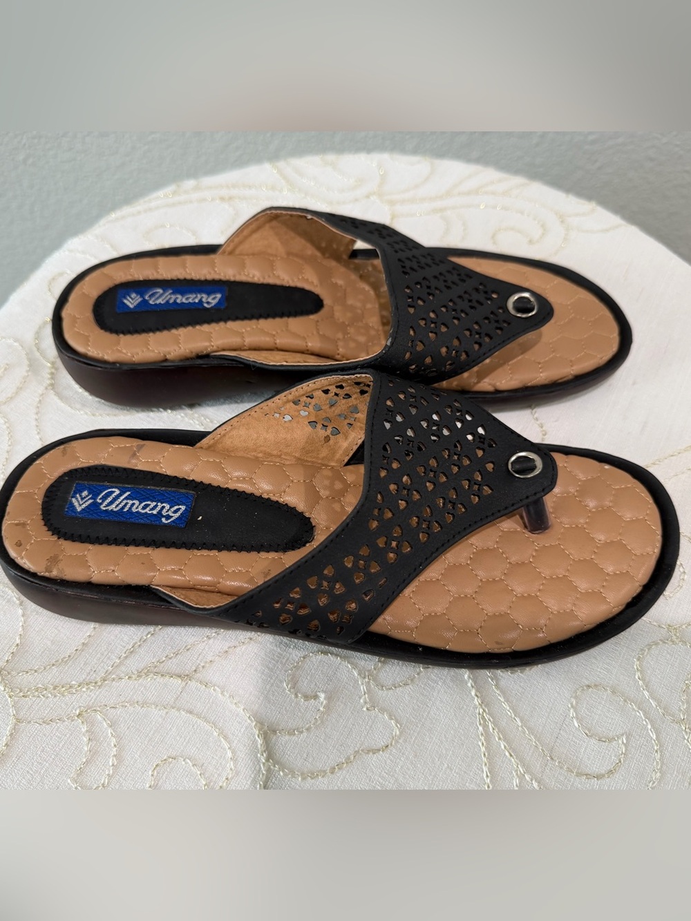 Umang Black and Tan Women's Slide Sandals